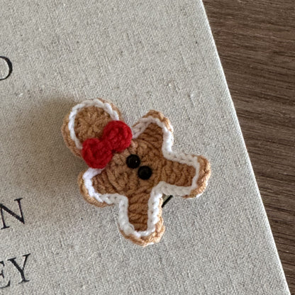 クリスマスモチーフの手編み風ヘアピン