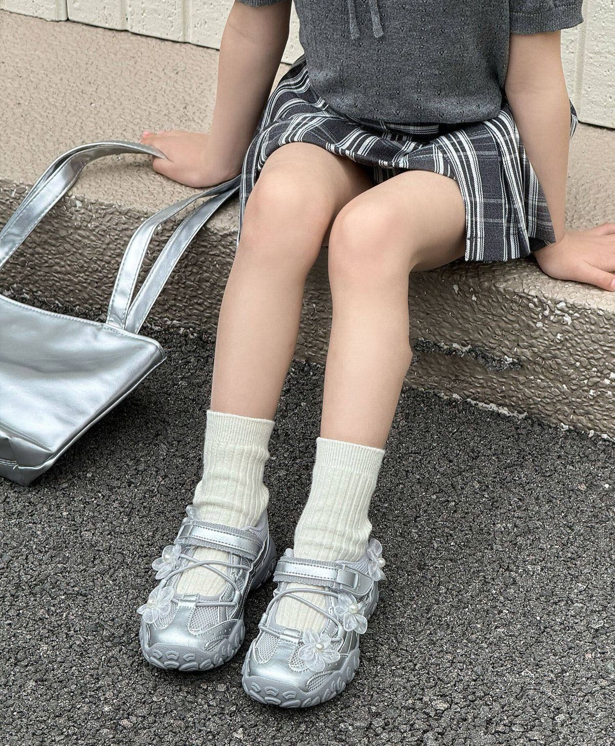 [16~18]メッシュ フラワーストラップスニーカー