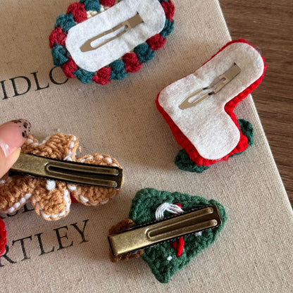 クリスマスモチーフの手編み風ヘアピン